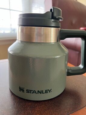 Stanley Green Insulated 20 oz Admiral Mug- New, no box